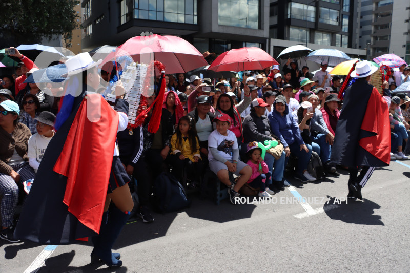 DESFILE-CONFRATERNIDAD-FIESTAS-QUITO