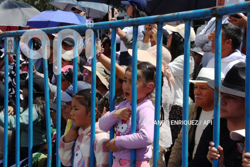 DESFILE-CONFRATERNIDAD-FIESTAS-QUITO