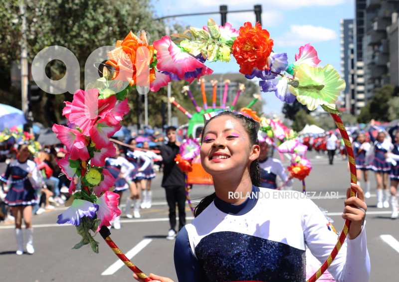 DESFILE-CONFRATERNIDAD-FIESTAS-QUITO