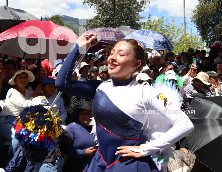 DESFILE-CONFRATERNIDAD-FIESTAS-QUITO