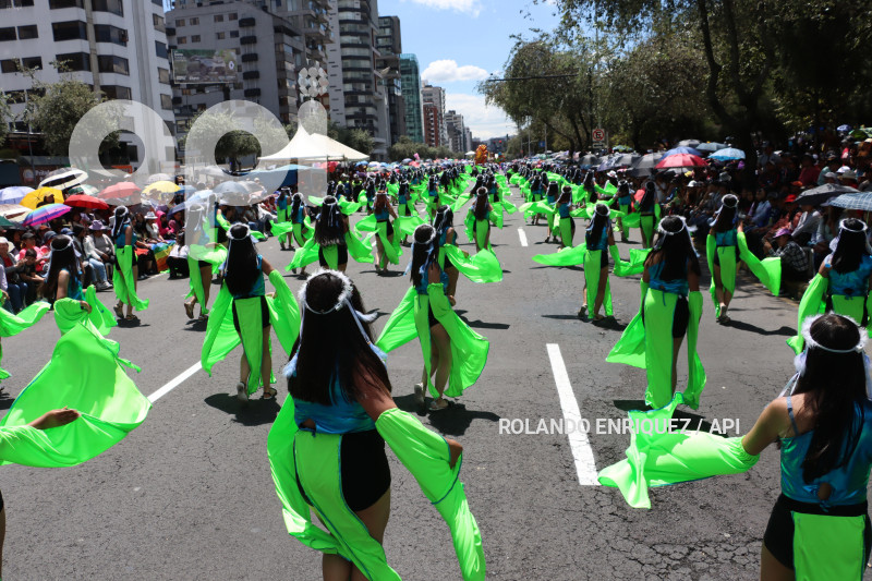 DESFILE-CONFRATERNIDAD-FIESTAS-QUITO