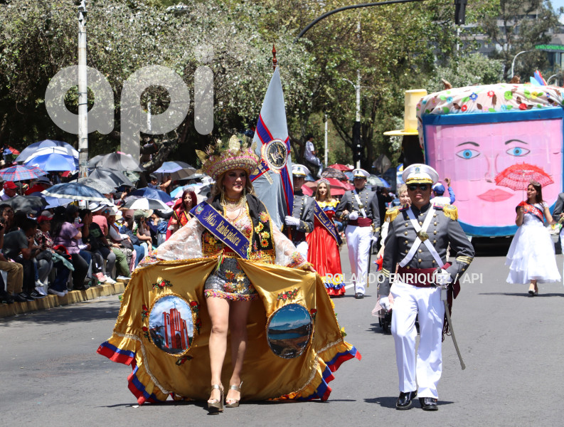 DESFILE-CONFRATERNIDAD-FIESTAS-QUITO