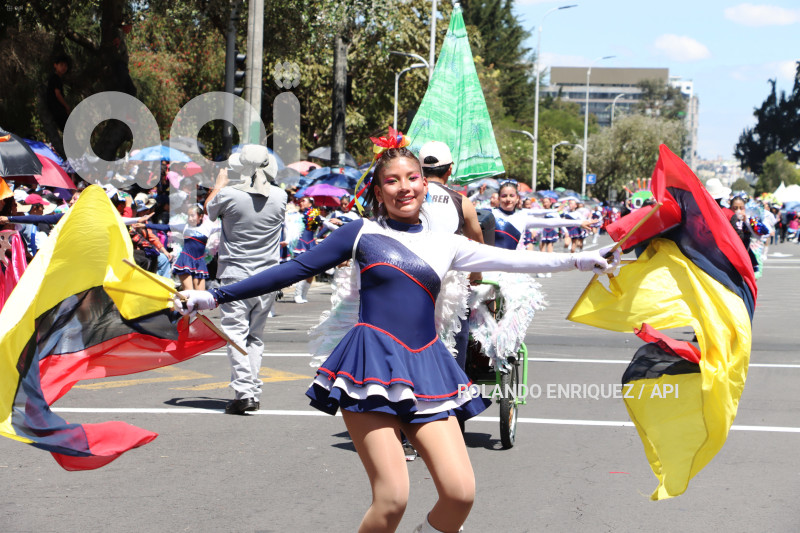 DESFILE-CONFRATERNIDAD-FIESTAS-QUITO