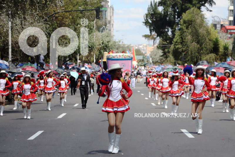 DESFILE-CONFRATERNIDAD-FIESTAS-QUITO