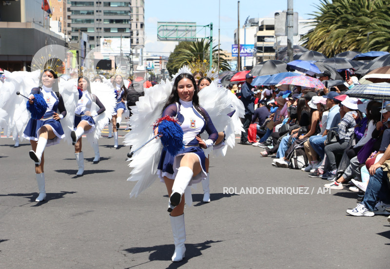 DESFILE-CONFRATERNIDAD-FIESTAS-QUITO