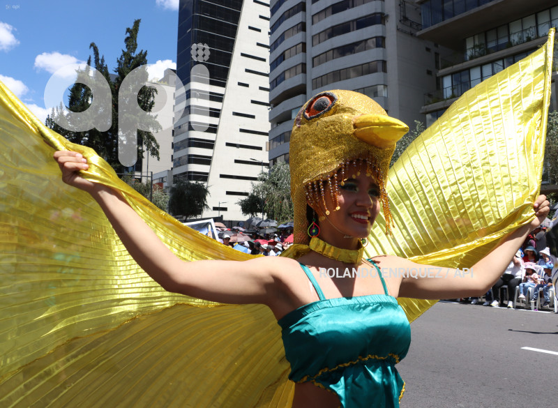DESFILE-CONFRATERNIDAD-FIESTAS-QUITO