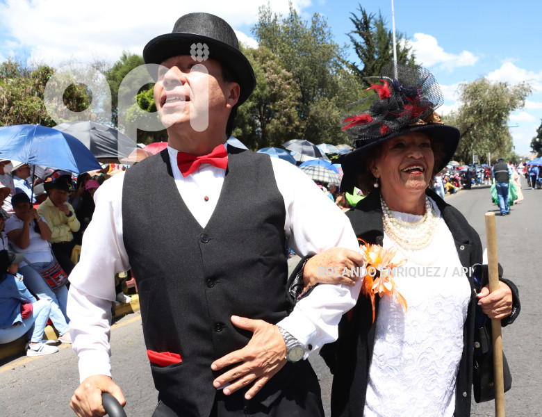 DESFILE-CONFRATERNIDAD-FIESTAS-QUITO