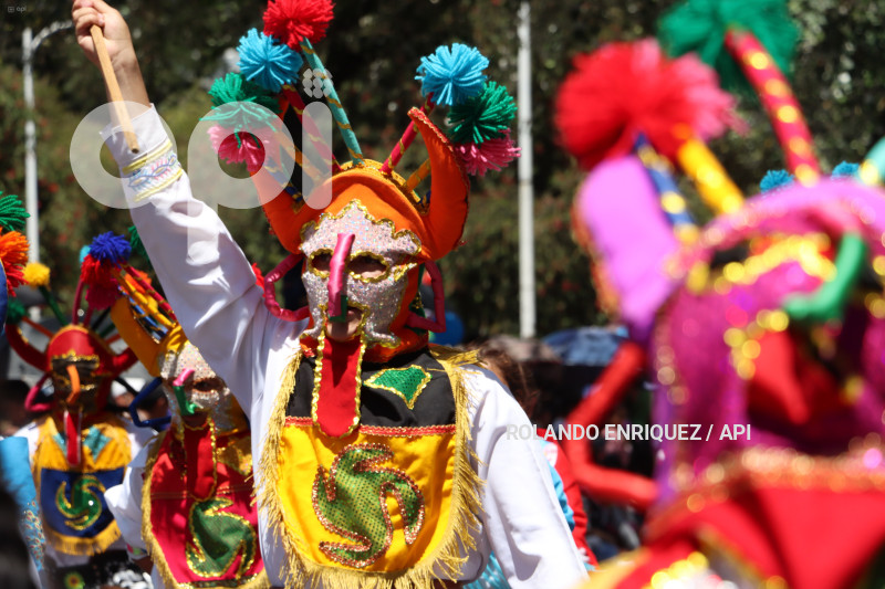 DESFILE-CONFRATERNIDAD-FIESTAS-QUITO