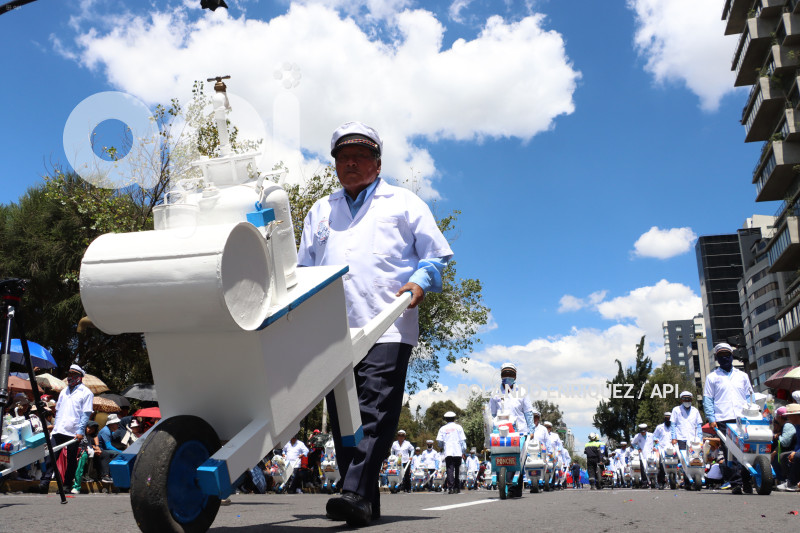 DESFILE-CONFRATERNIDAD-FIESTAS-QUITO