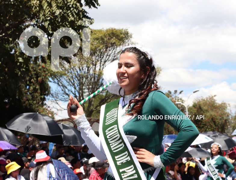 DESFILE-CONFRATERNIDAD-FIESTAS-QUITO