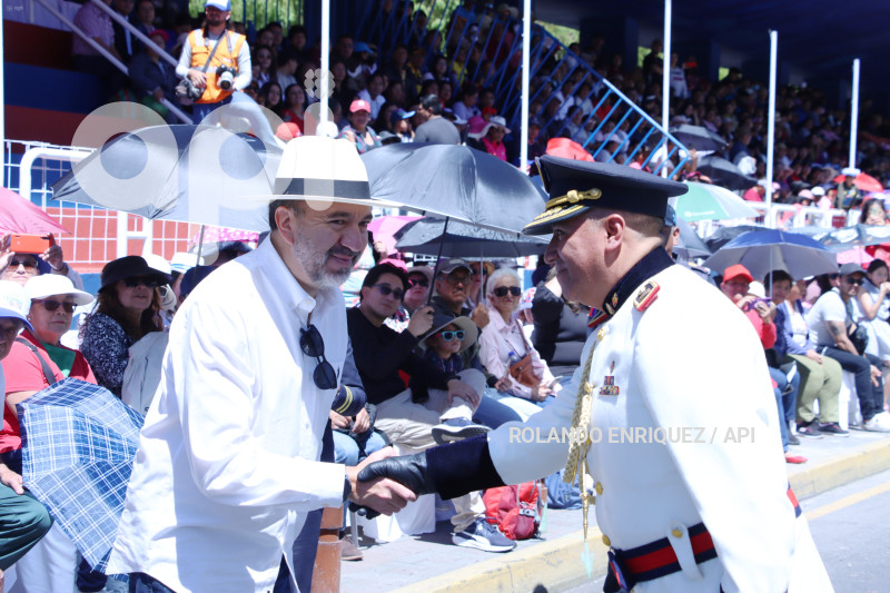 DESFILE-CONFRATERNIDAD-FIESTAS-QUITO