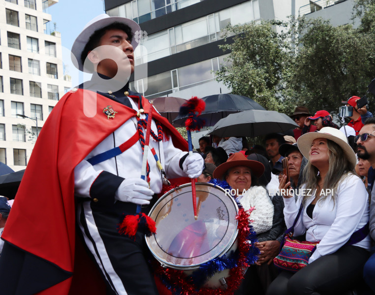 DESFILE-CONFRATERNIDAD-FIESTAS-QUITO