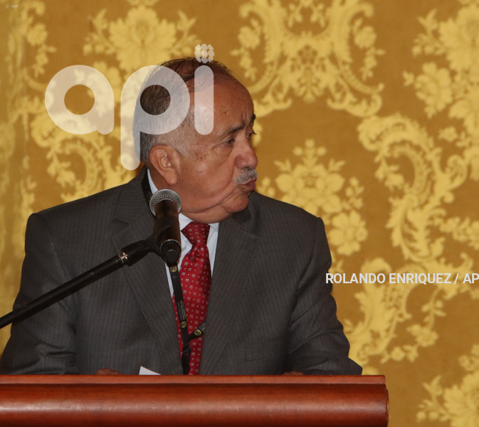 NOBOA-POSESION-GOBERNADORES