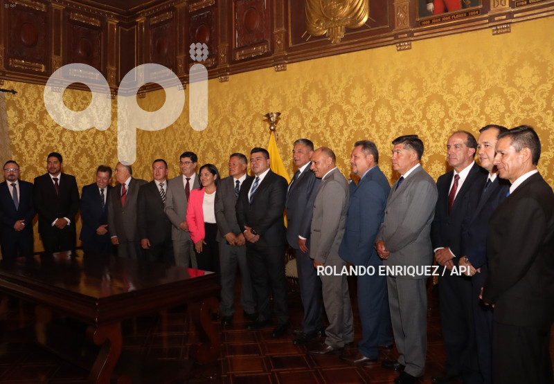NOBOA-POSESION-GOBERNADORES