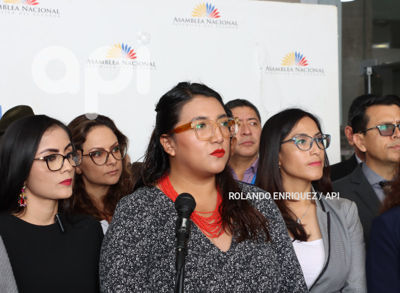CAL-APRUEBA-JUICIO-POLITICO-DIANA-SALAZAR