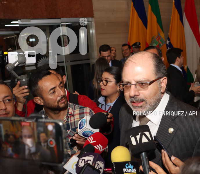 CAL-APRUEBA-JUICIO-POLITICO-DIANA-SALAZAR