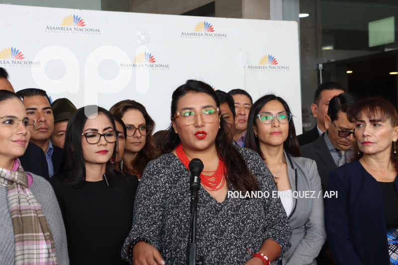 CAL-APRUEBA-JUICIO-POLITICO-DIANA-SALAZAR