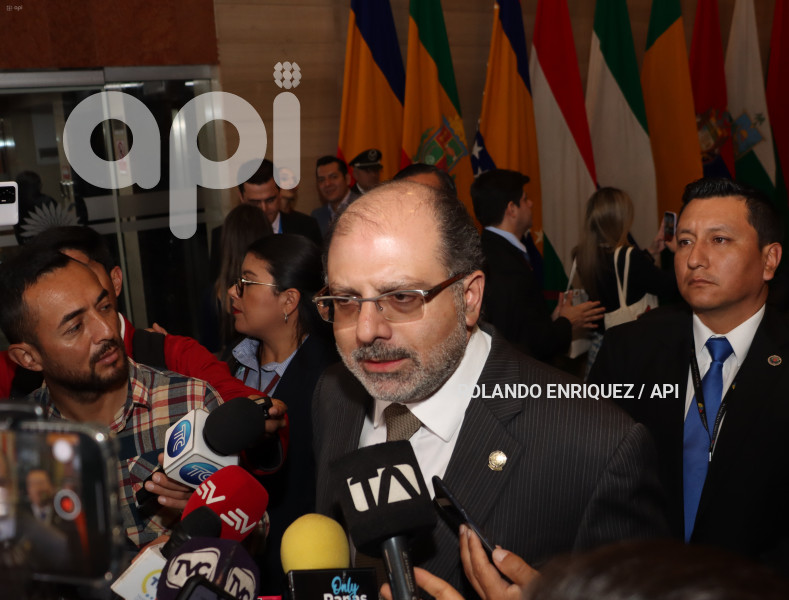 CAL-APRUEBA-JUICIO-POLITICO-DIANA-SALAZAR