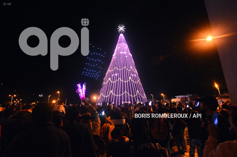 CUENCA-ENCENDIDO ARBOL DE NAVIDAD
