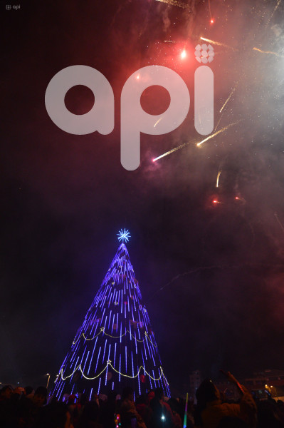 CUENCA-ENCENDIDO ARBOL DE NAVIDAD