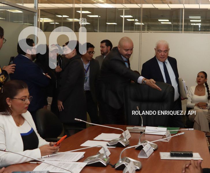 ASAMBLEA-EX-MINISTRO-SANTOS-FISCALIZACION