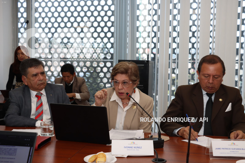 COMISION-TRABAJO-ATAMAINT-MIN-IVONNE-NUNEZ