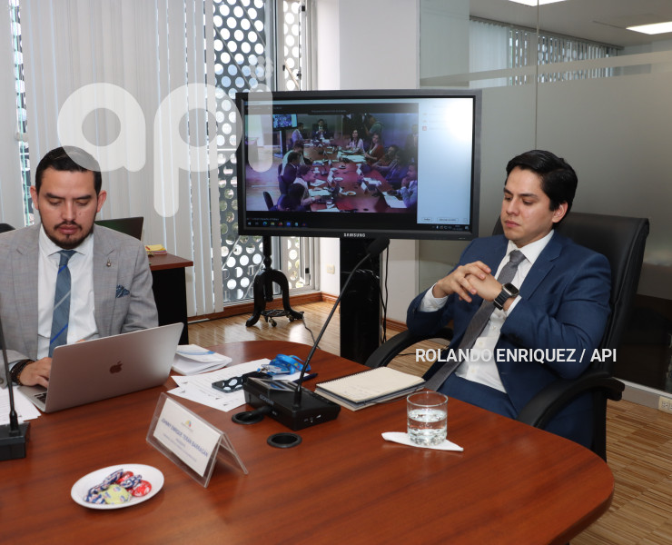 COMISION-TRABAJO-ATAMAINT-MIN-IVONNE-NUNEZ