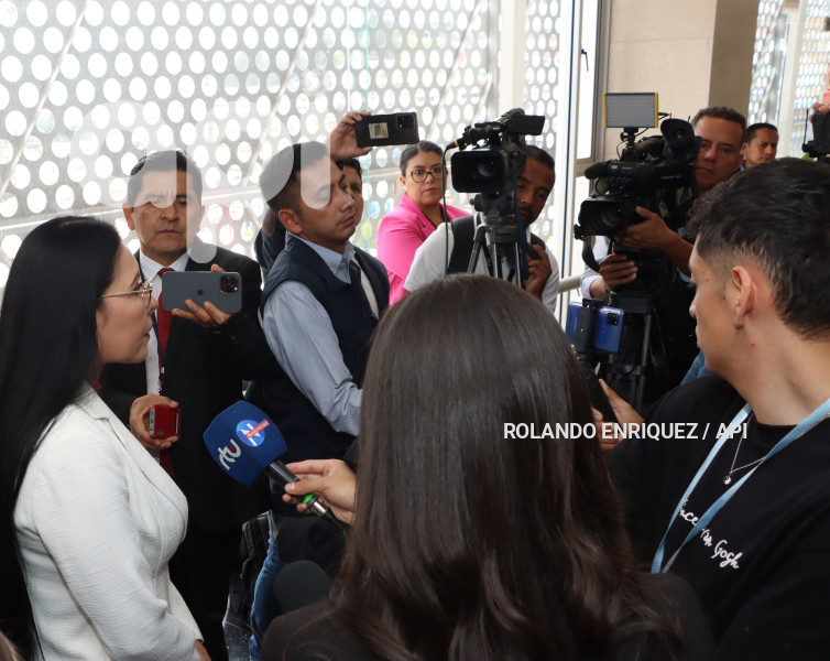 COMISION-TRABAJO-ATAMAINT-MIN-IVONNE-NUNEZ
