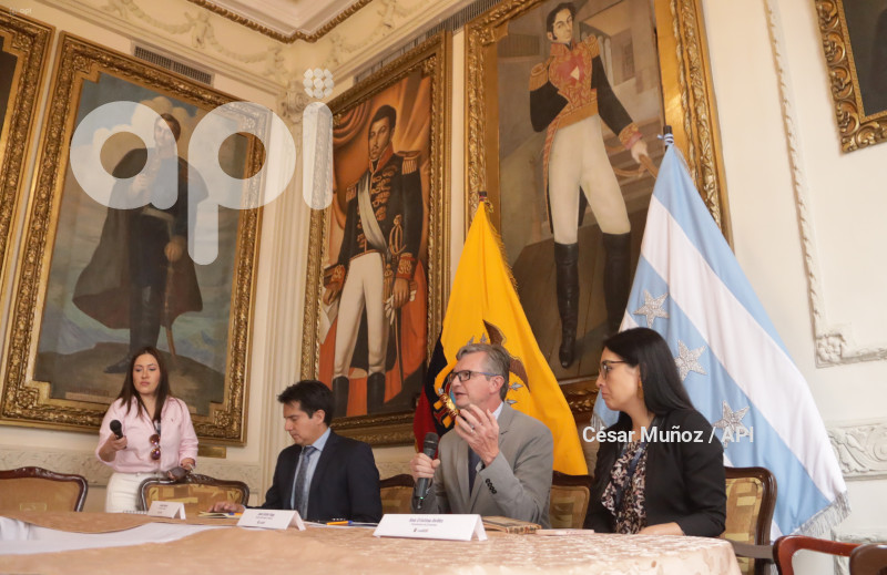 GYE-CONVERSATORIO MINISTRO ECONOMIA