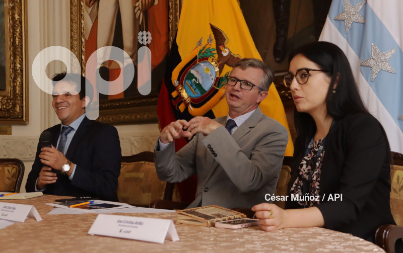 GYE-CONVERSATORIO MINISTRO ECONOMIA