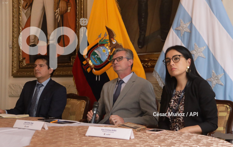 GYE-CONVERSATORIO MINISTRO ECONOMIA