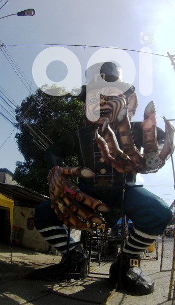 GYE-MONIGOTES GIGANTES