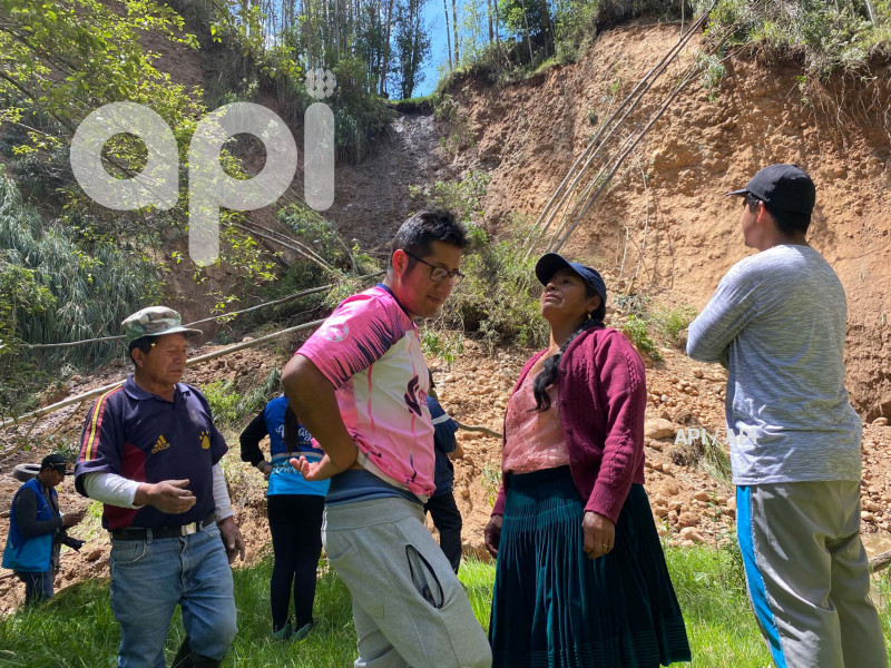 PREFECTURA APOYA BARRIOS DE CUENCA