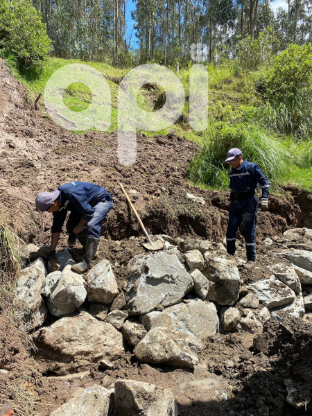 PREFECTURA APOYA BARRIOS DE CUENCA