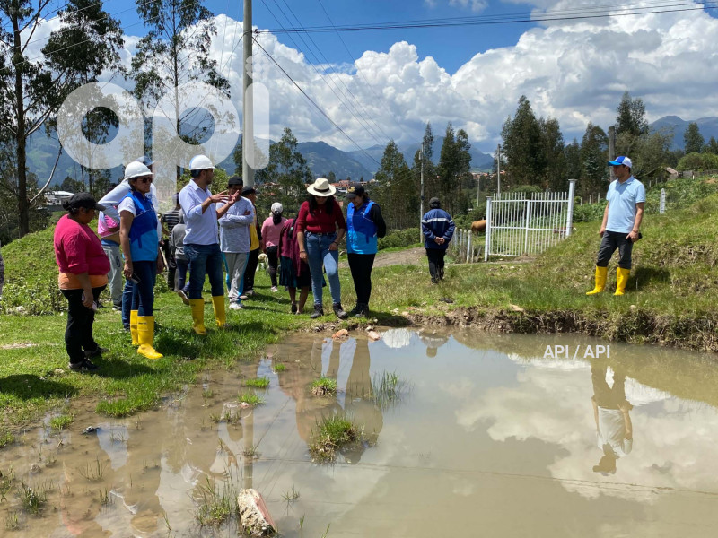 PREFECTURA APOYA BARRIOS DE CUENCA