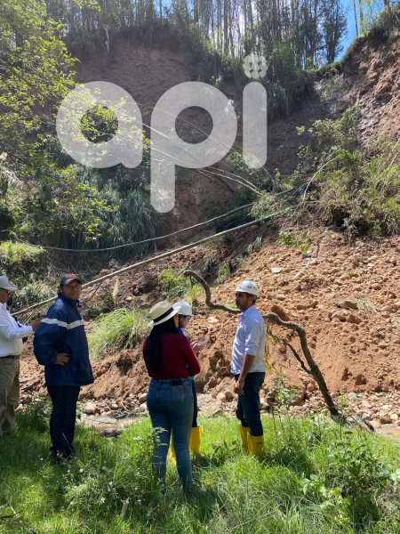 PREFECTURA APOYA BARRIOS DE CUENCA