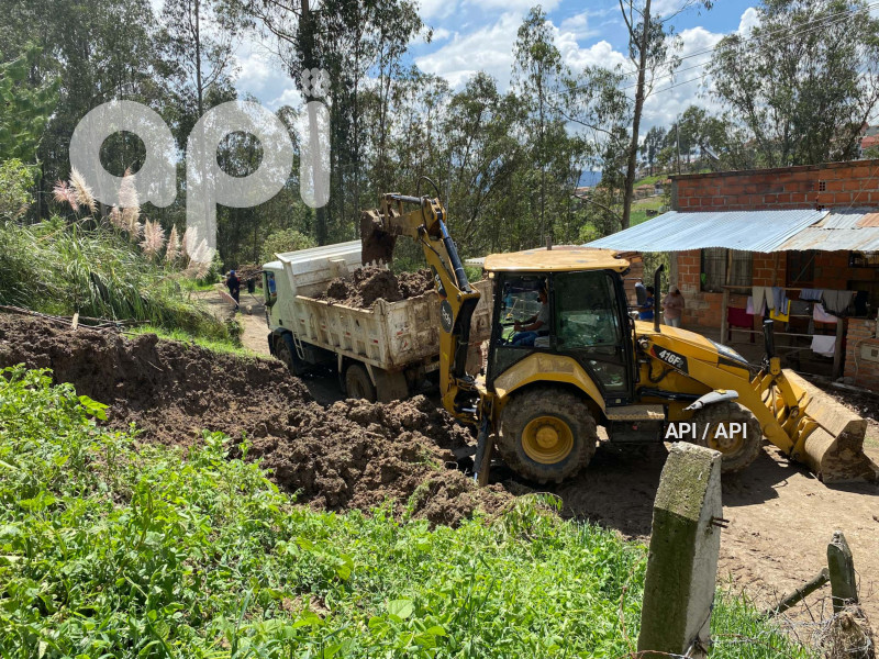 PREFECTURA APOYA BARRIOS DE CUENCA