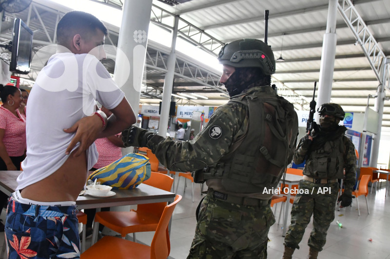 PORTOVIEJO-MILITARES-CONTROLES