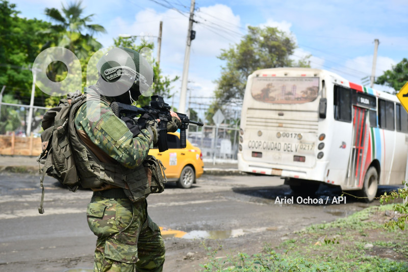 PORTOVIEJO-MILITARES-CONTROLES