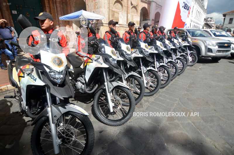 CUENCA-SEGURIDAD ENTREGA PATRULLEROS-MOTOS