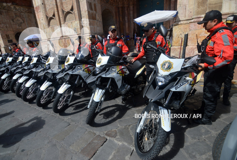 CUENCA-SEGURIDAD ENTREGA PATRULLEROS-MOTOS