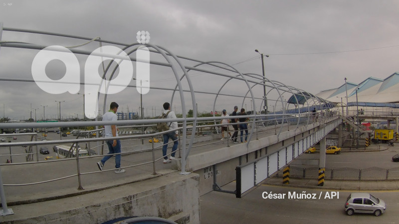 GYE-PASO PEATONAL SIN TECHO