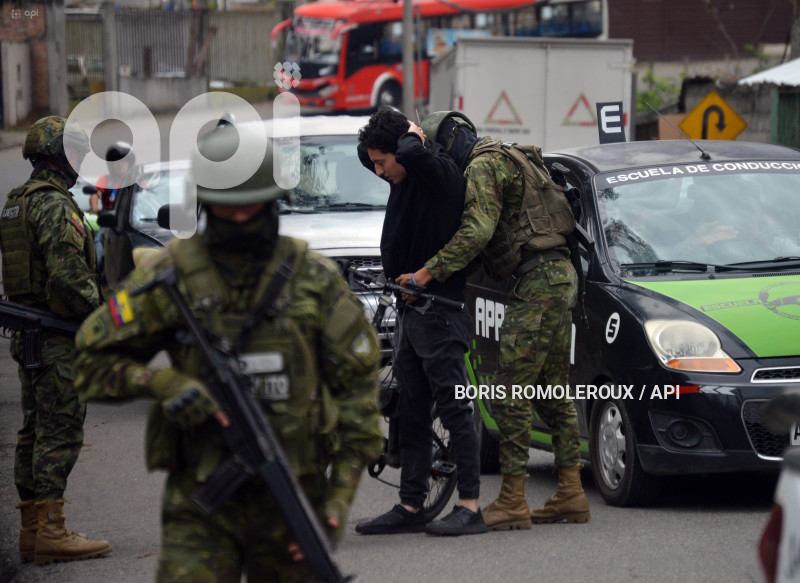 CUENCA-OPERATIVO MILITAR-EXTERIORES CARCEL-TURI