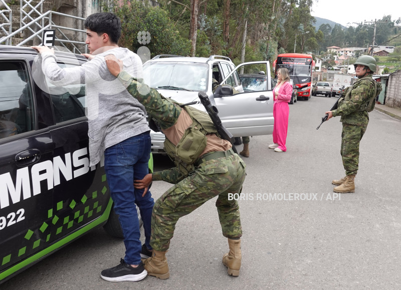 CUENCA-OPERATIVO MILITAR-EXTERIORES CARCEL-TURI