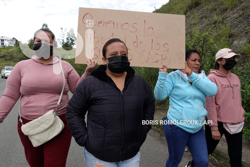 CUENCA-FAMILIARES GUIAS PENITENCIARIOS SECUESTRADOS