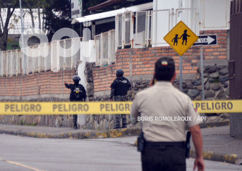CUENCA-ARTEFACTO EXPLOSIVO-CENTRO EDUCATIVO