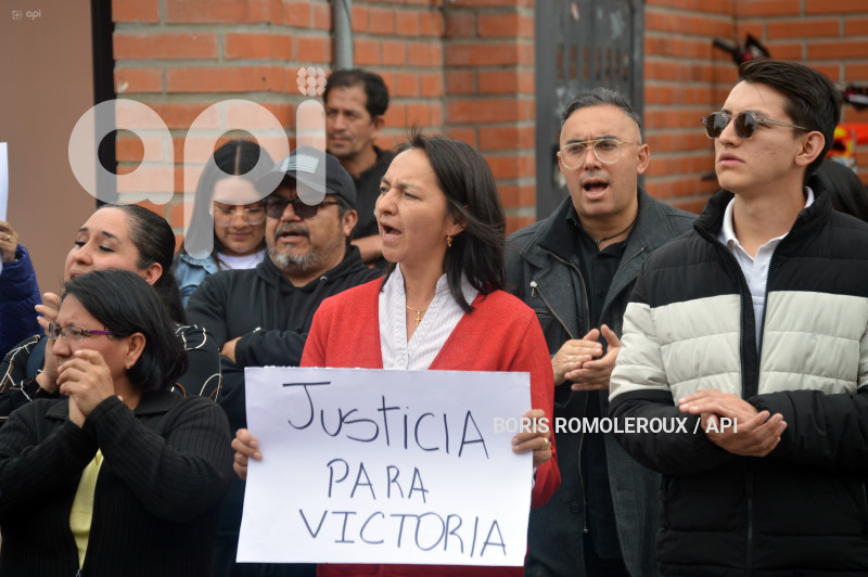 CUENCA-PLANTON POR VICTORIA PRADO