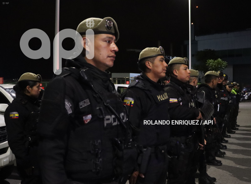RUEDA-PRENSA-DEPORTACION-SALCEDO-AEROPUERTO
