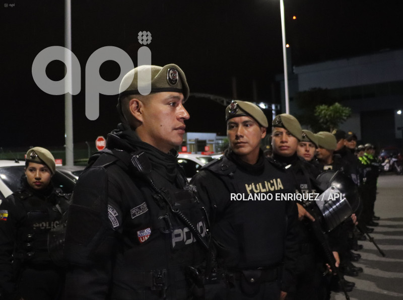 RUEDA-PRENSA-DEPORTACION-SALCEDO-AEROPUERTO