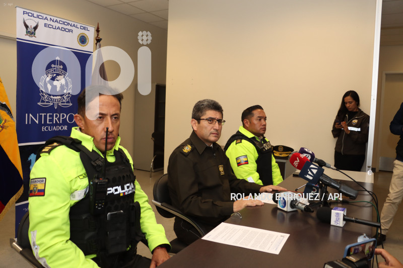 RUEDA-PRENSA-DEPORTACION-SALCEDO-AEROPUERTO